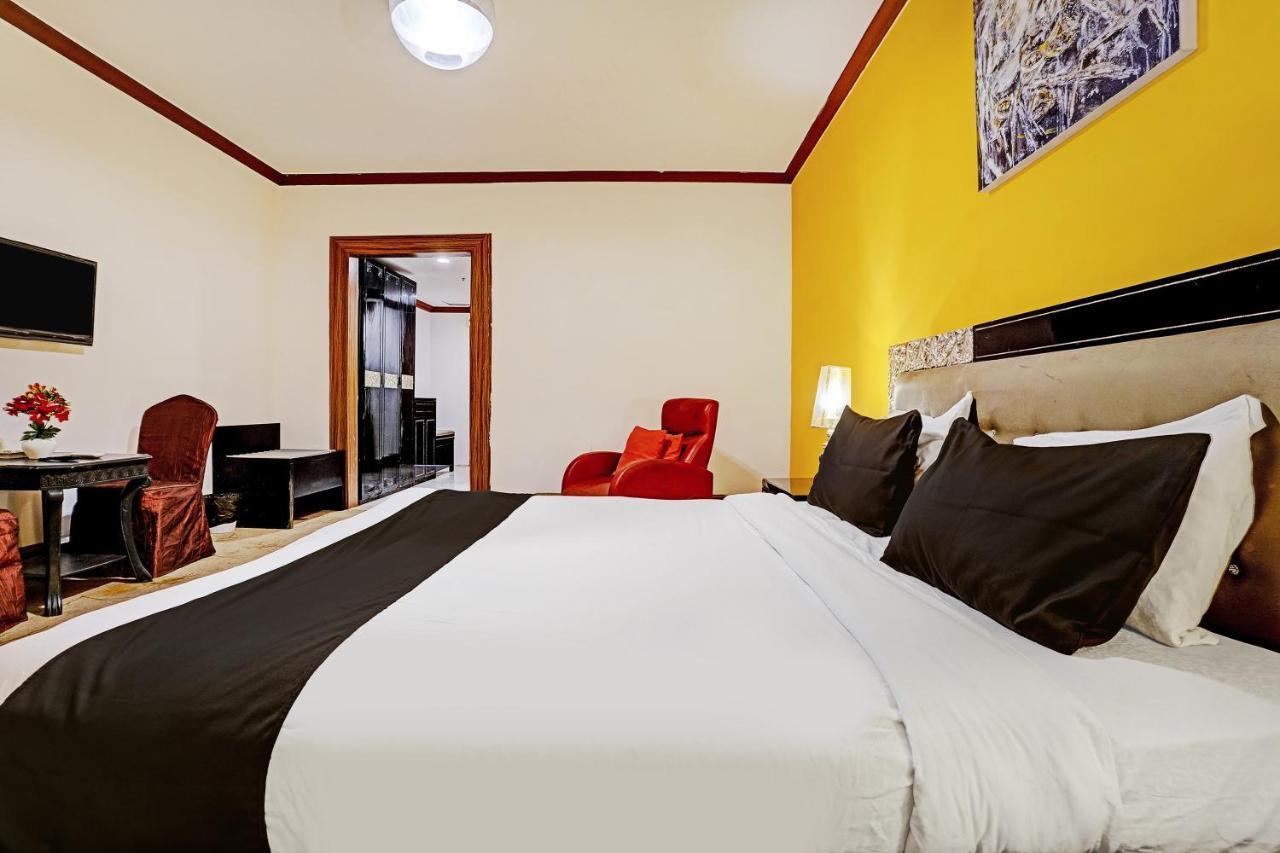 Townhouse 809 Royal Palms Hotel - Rose Collection Мумбаи Экстерьер фото