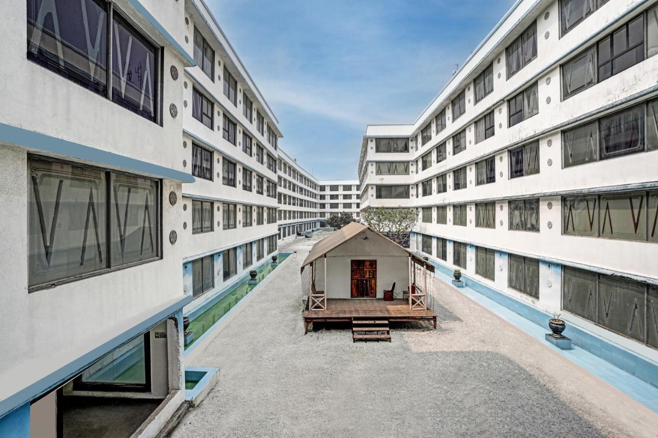 Townhouse 809 Royal Palms Hotel - Rose Collection Мумбаи Экстерьер фото