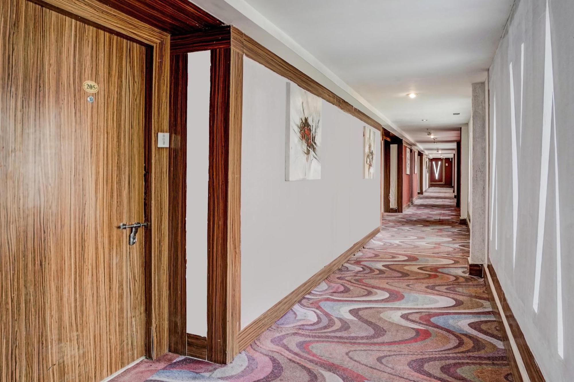 Townhouse 809 Royal Palms Hotel - Rose Collection Мумбаи Экстерьер фото