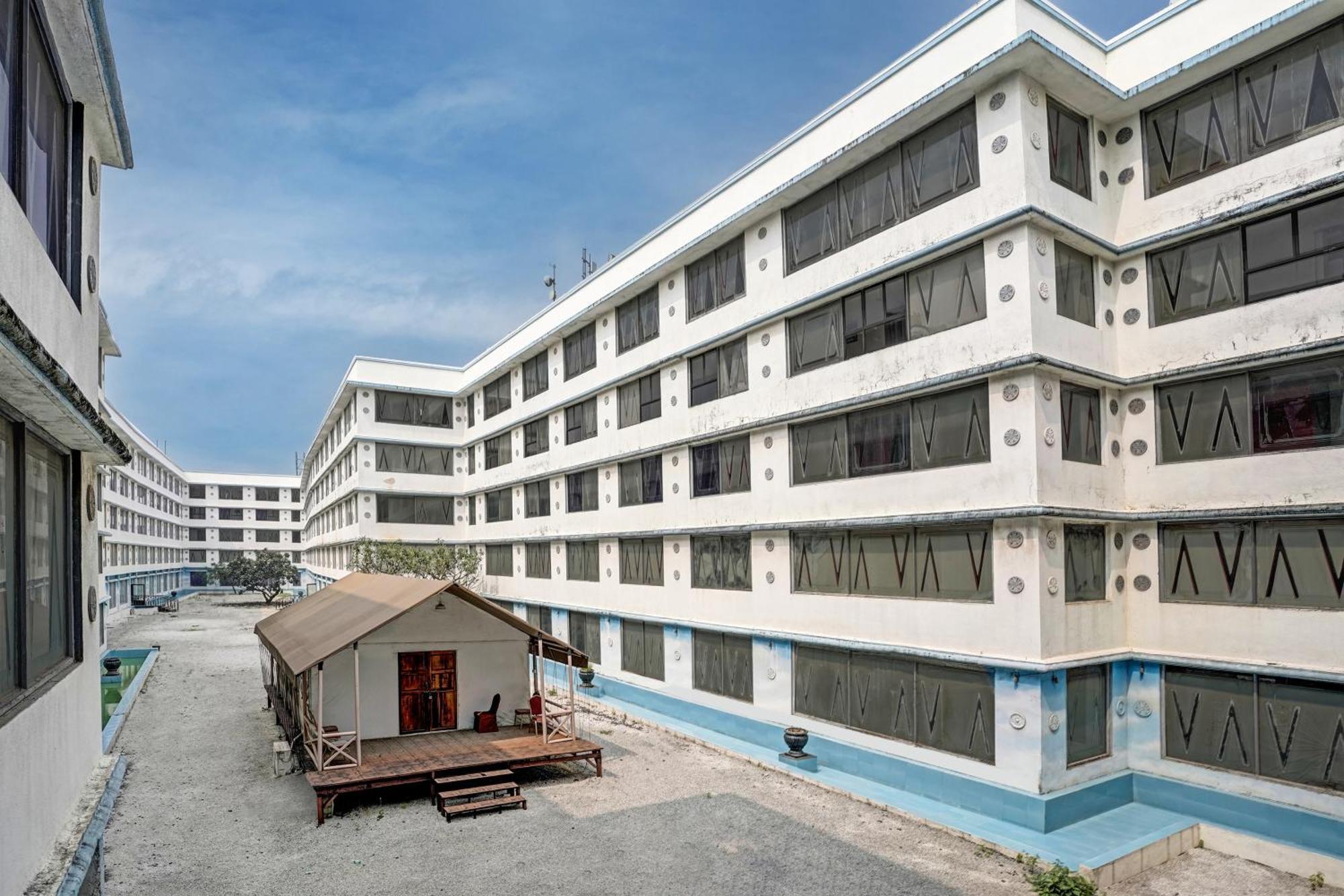 Townhouse 809 Royal Palms Hotel - Rose Collection Мумбаи Экстерьер фото